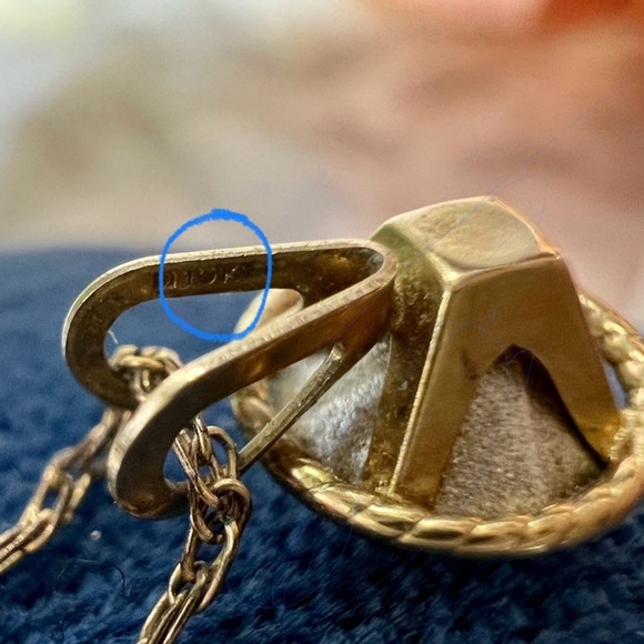 Vintage Solid 10K Gold Pendant necklace. Dainty Gem Pendant on 20” chain. - Picture 11 of 13